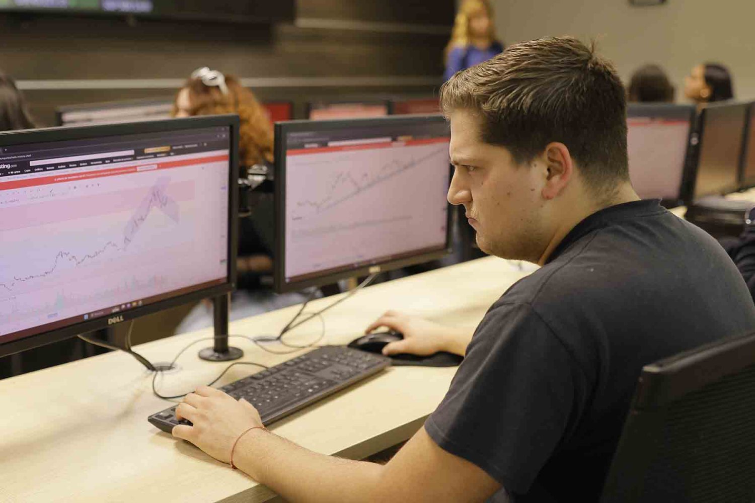 la uag forma a expertos en administracion financiera con una vision global