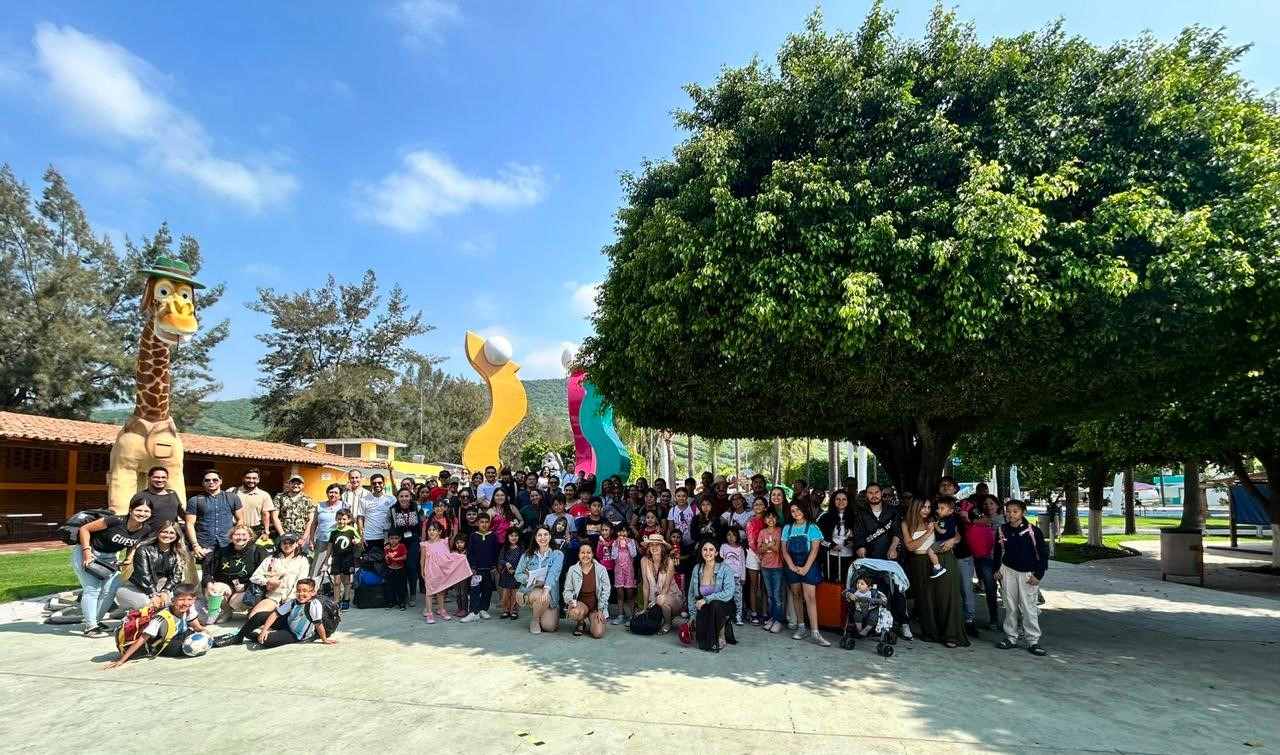 colaboradores y sus familias disfrutan de balneario en jamay