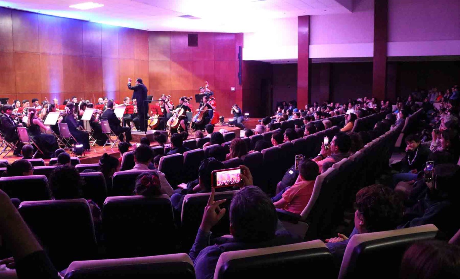 la comunidad universitaria disfruto de una velada inolvidable con la musica de tchaikovsky