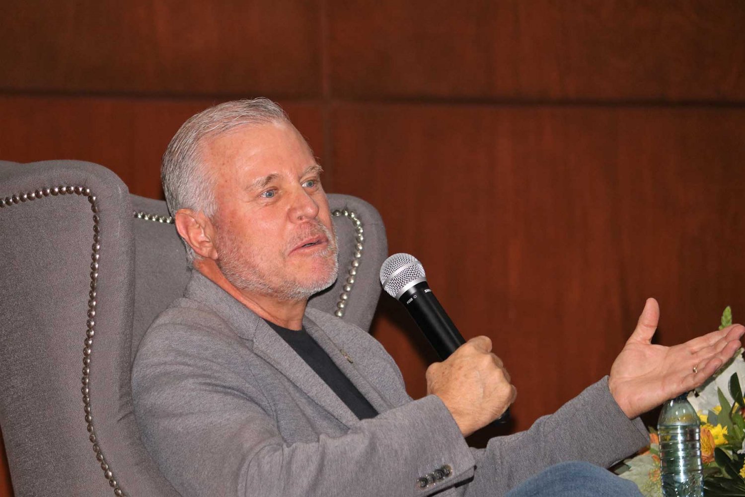 panel flying high tecolotes por el mundo