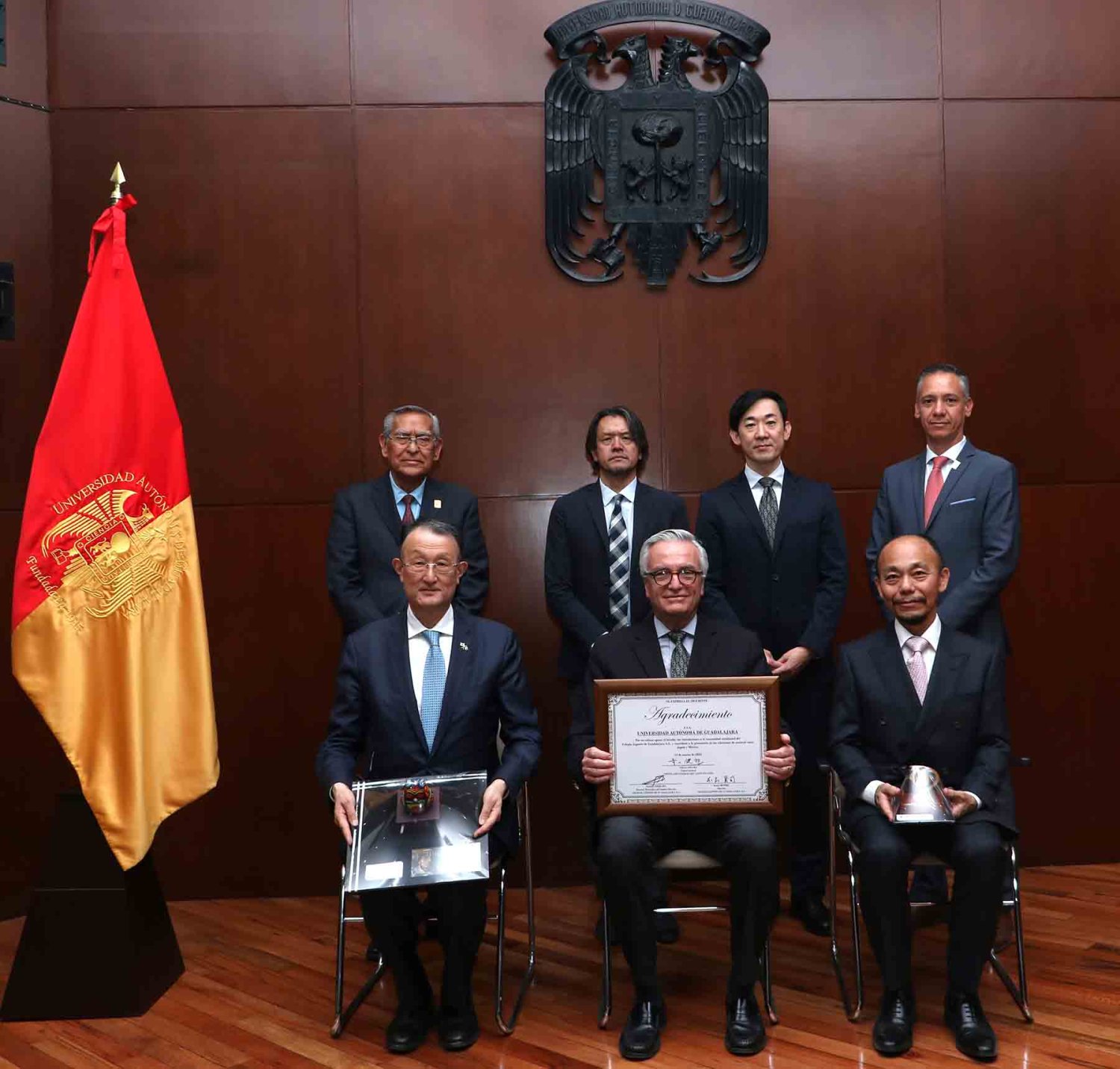 representantes de la uag y del consulado y colegio japones