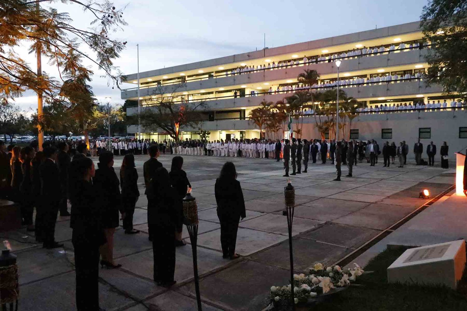 rinden homenaje a los martires de la libertad de catedra y autonomia universitaria