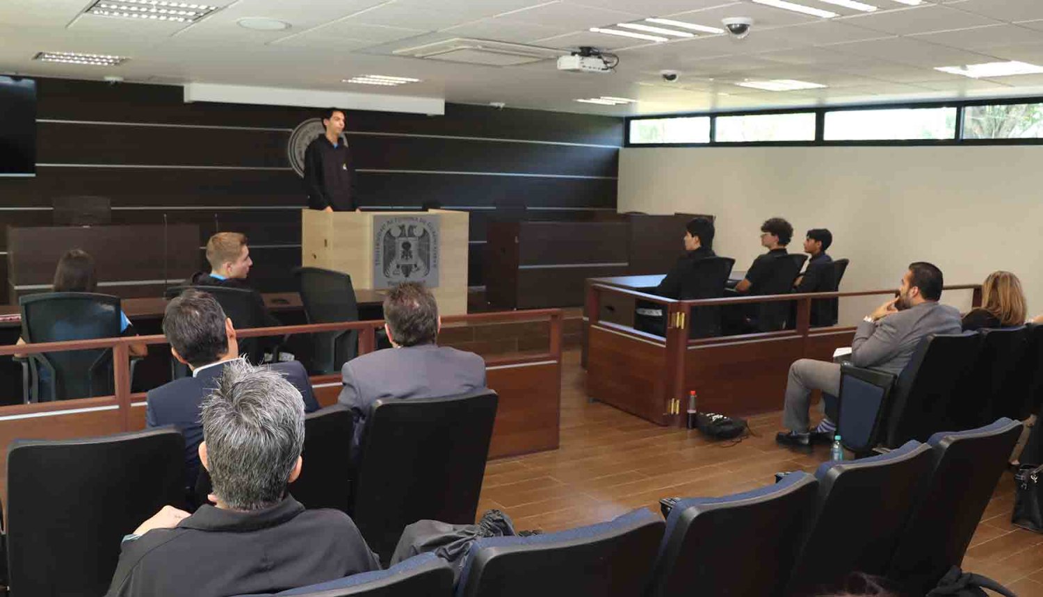 estudiantes de preparatoria participaron en el concurso de debates del evento think up uag