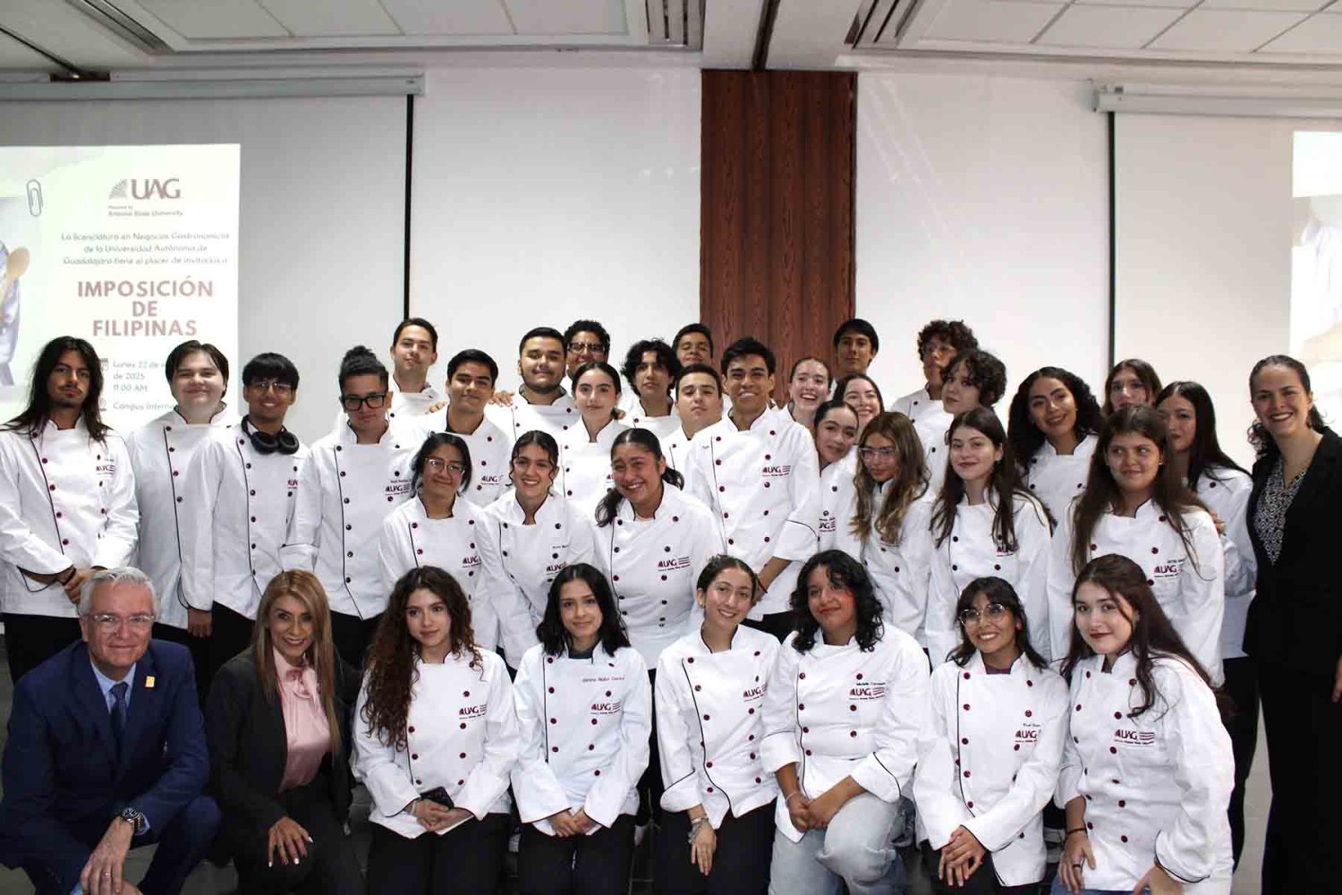 un numeroso grupo de alumnos comenzo su formacion en la lic en negocios gastronomicos