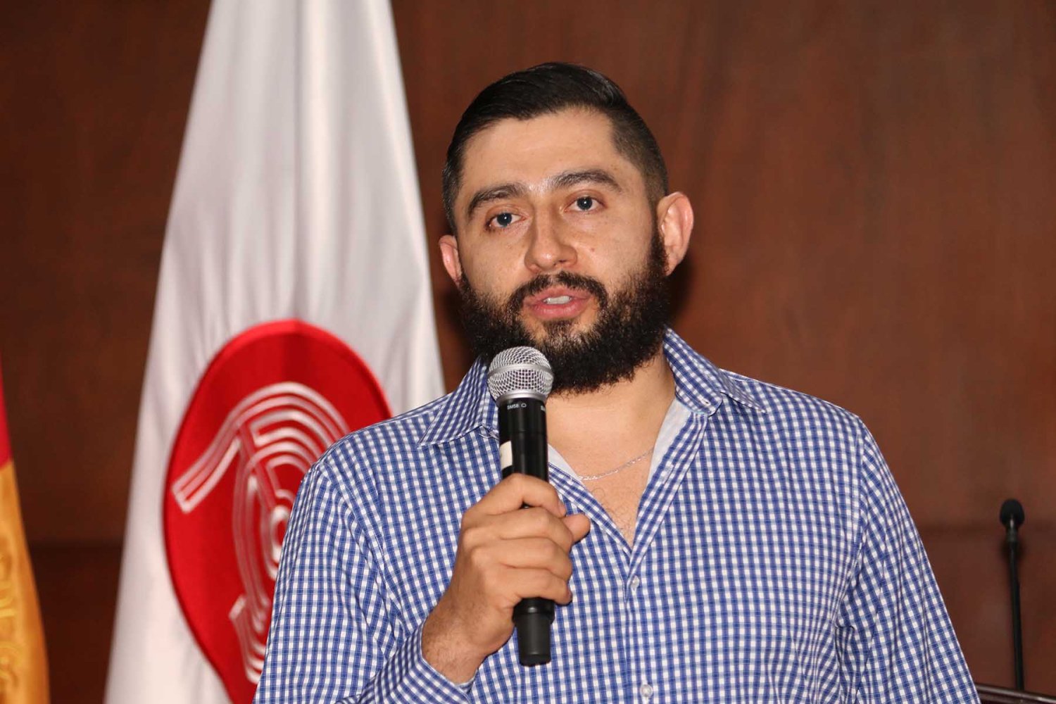 emprendedor comparte experiencias al salir de la universidad