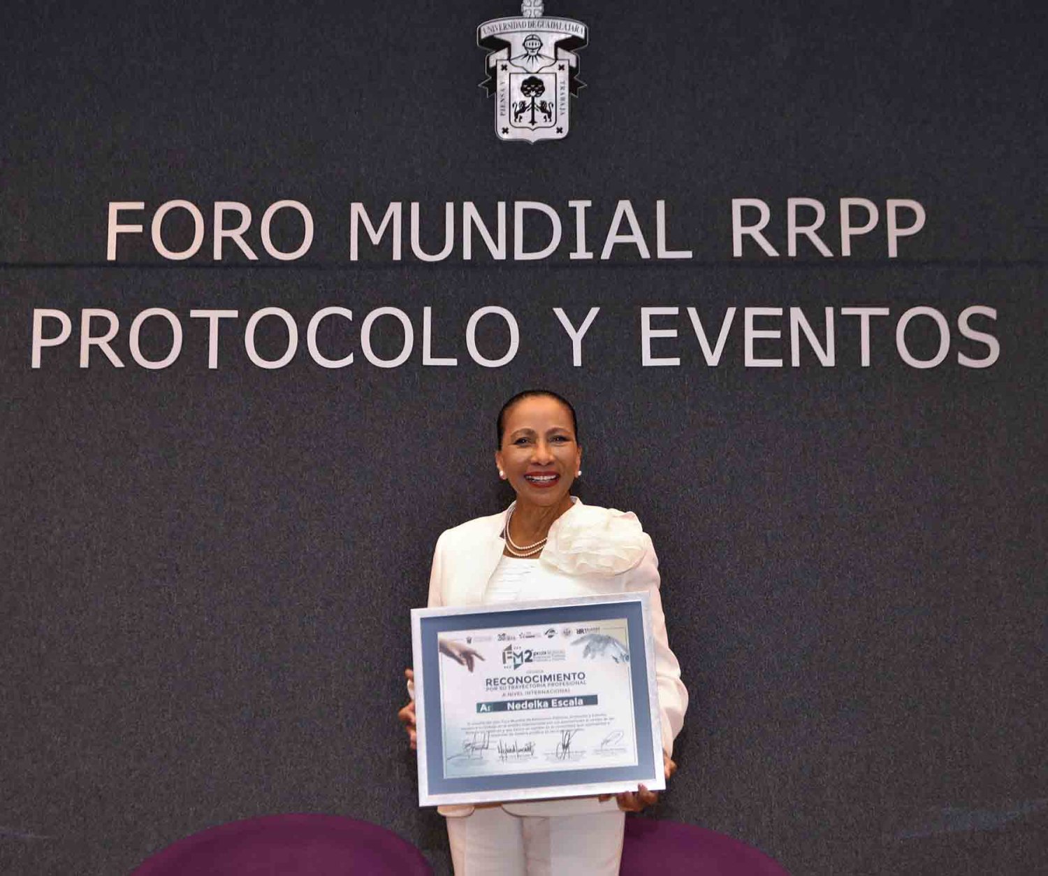 reconocen la trayectoria de la señora nedelka escala