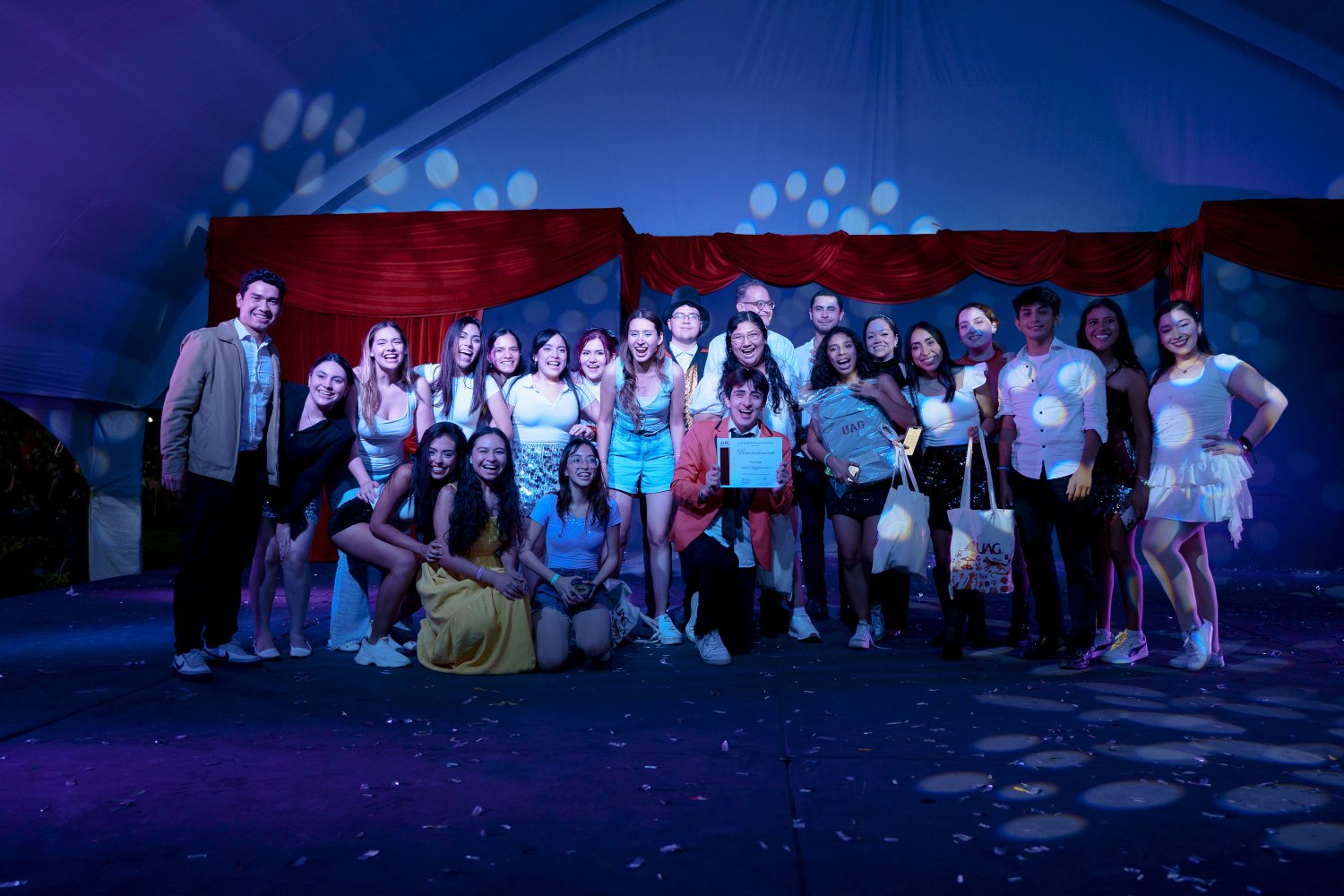 la egresada estudio la carrera de contador publico