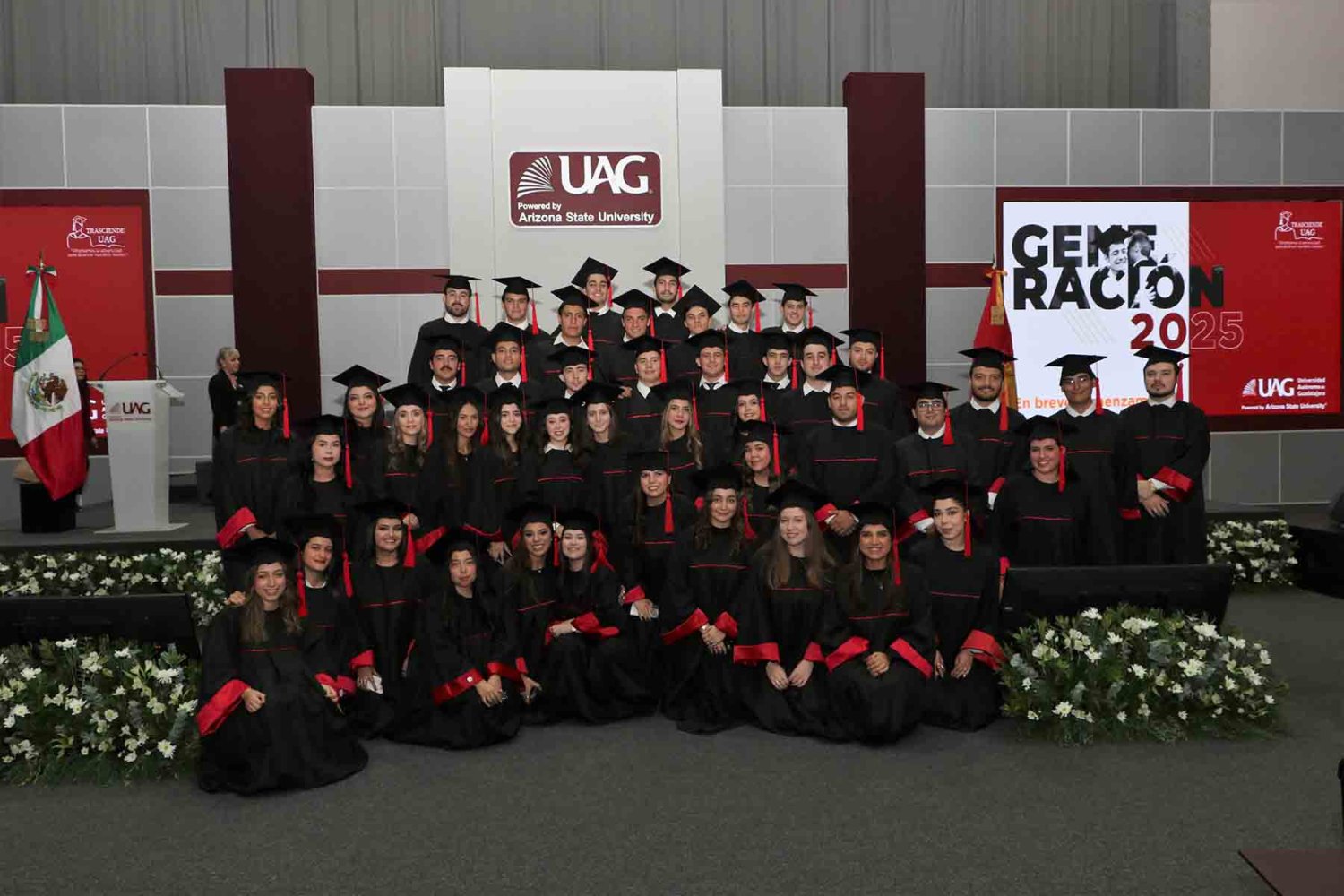 Decenas de jóvenes concluyeron sus estudios en la UAG