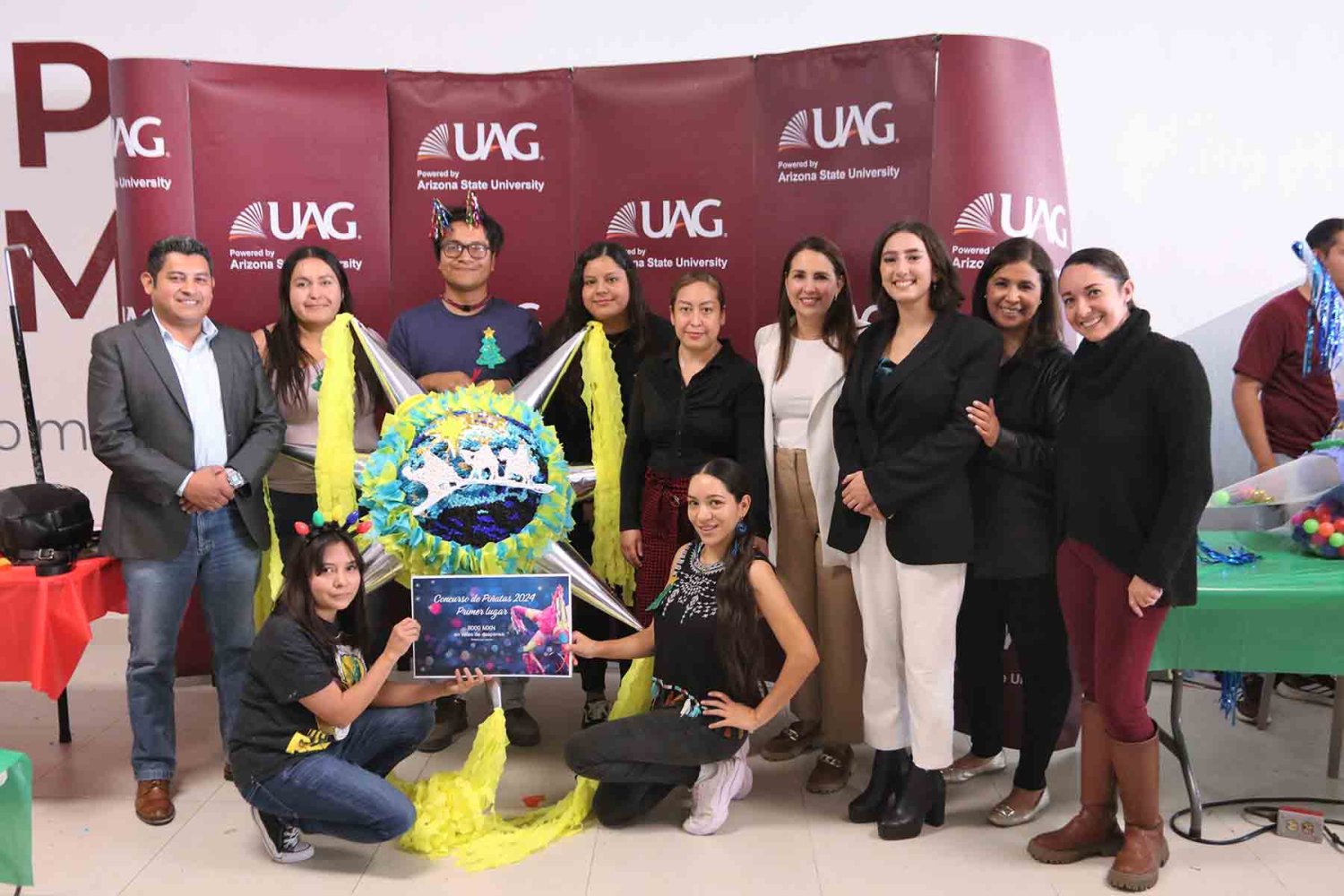 fomentan tradiciones en concurso de piñatas 2024