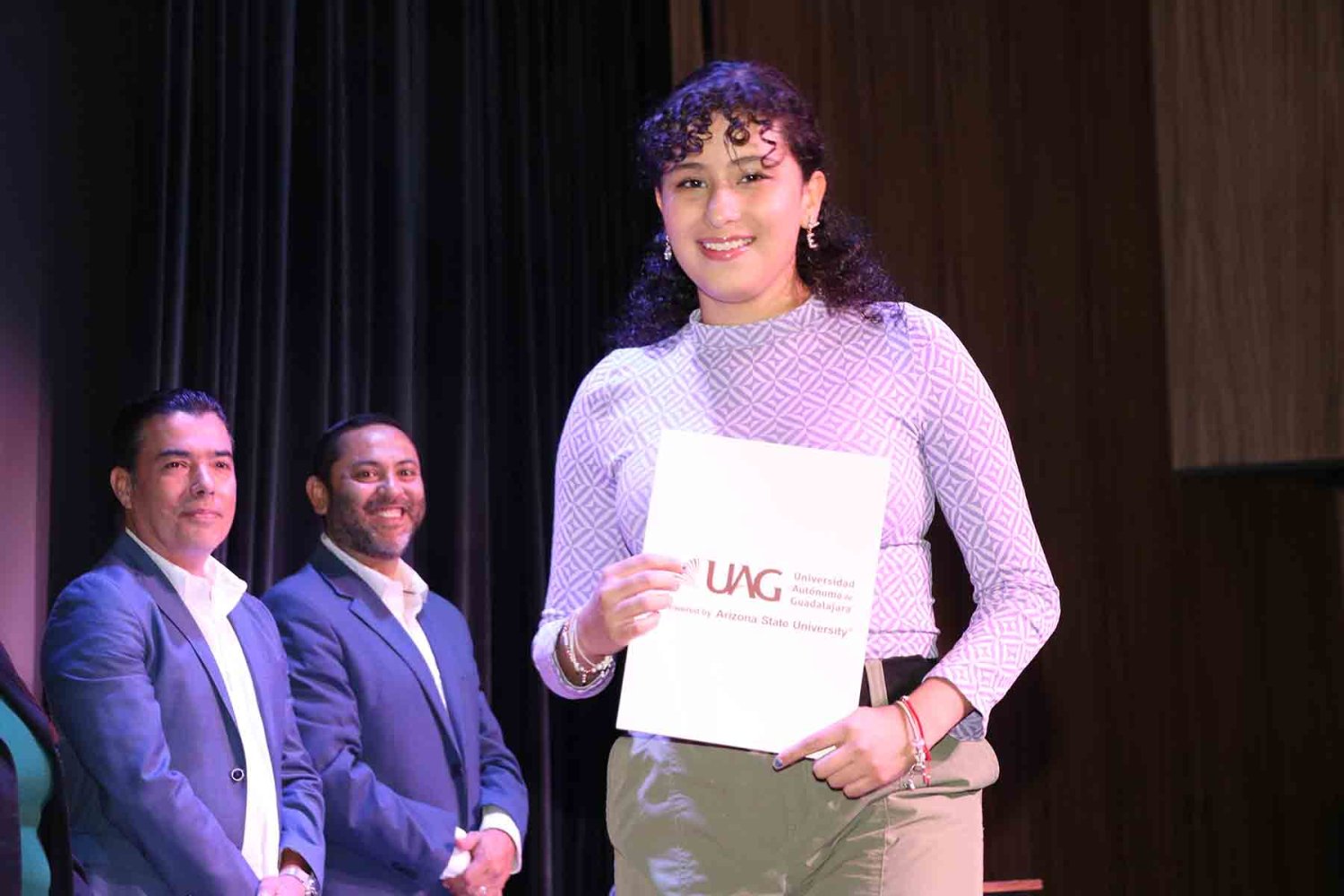 reconocen trayectoria de alumnos del sistema educativo uag