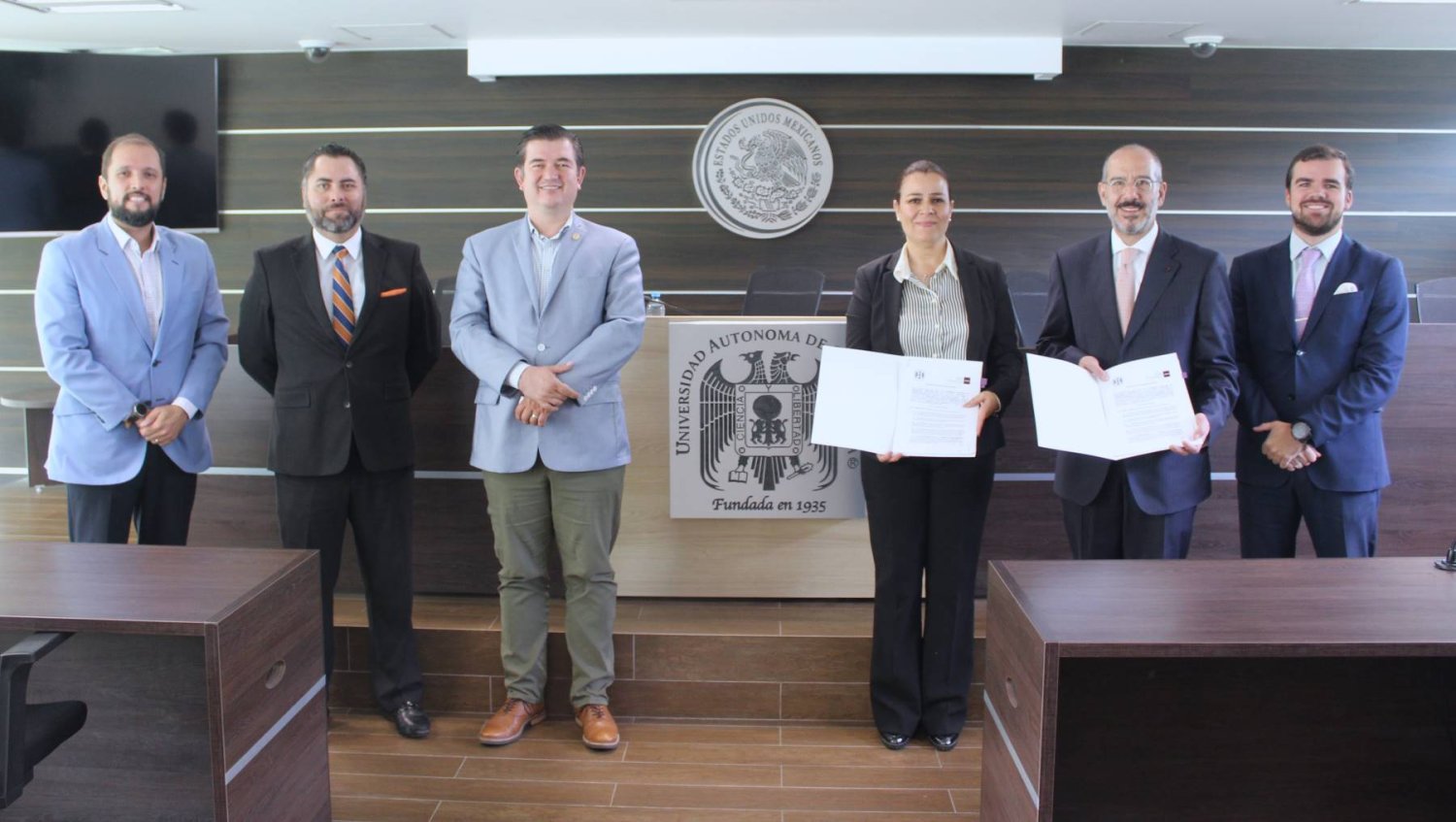 Carrera de Derecho firma convenio con Barra Mexicana de Abogados