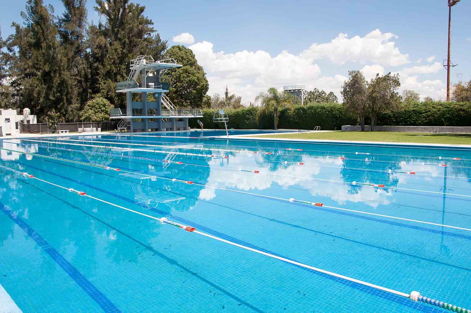 Una de las instalaciones deportivas de la UAG es la Alberca Olímpica