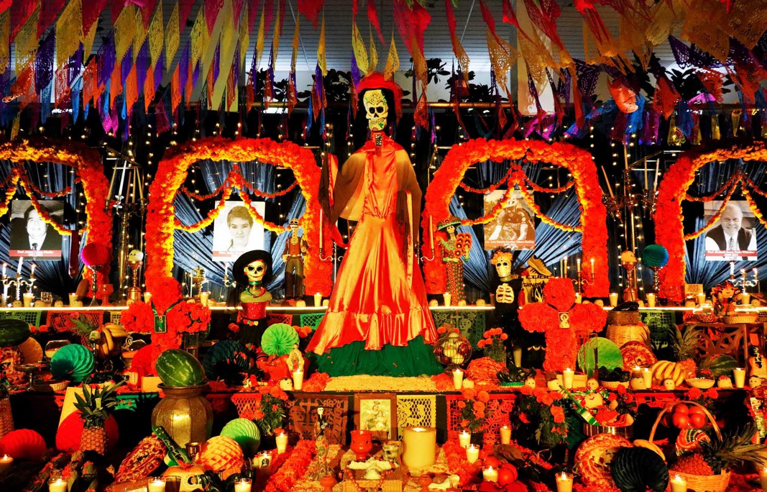 uag dedica altar institucional a destacados personajes