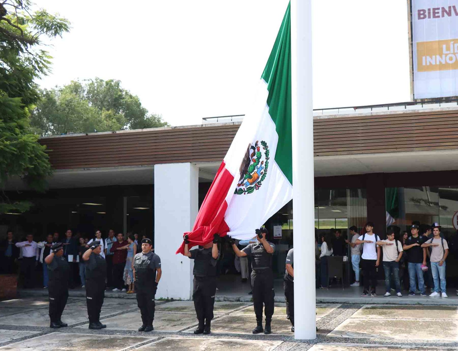 Todos los lunes de septiembre se realizará el Izamiento y Honores a la Bandera