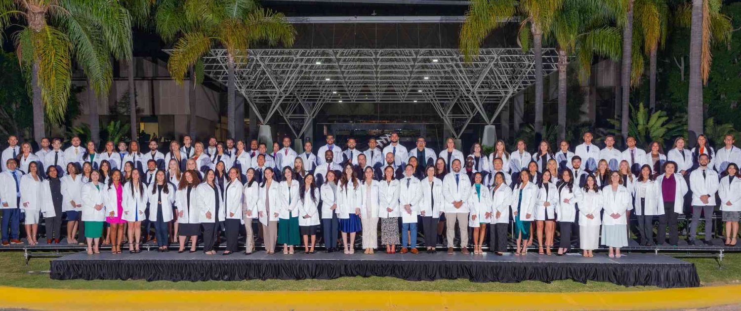 estudiantes de estados unidos y puerto rico reciben su primer bata blanca