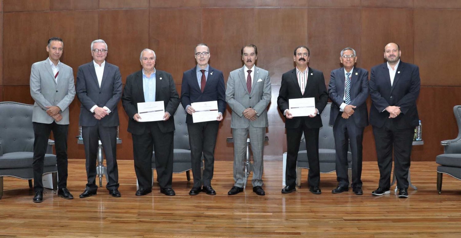 egresados de medicina de la uag comparten su exitosa trayectoria