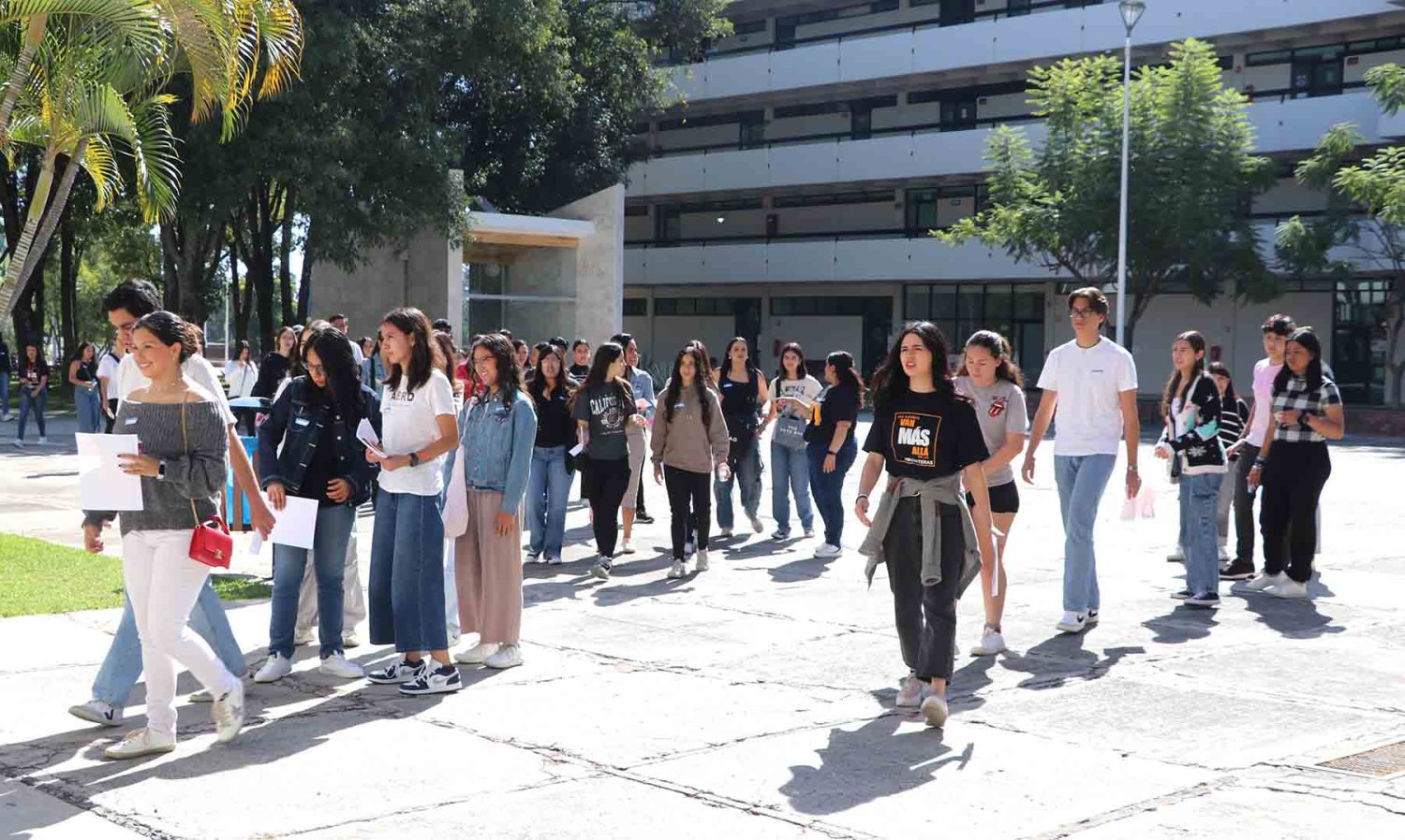 durante el open house los jovenes conocieron las instalaciones de la uag