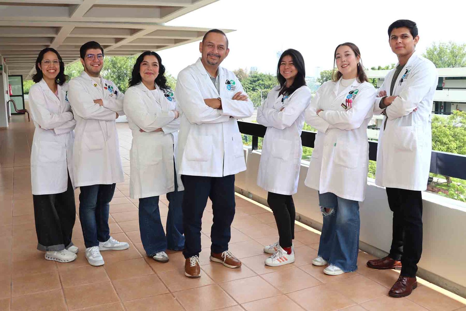 Parte del grupo de investigadores y estudiantes que han participado en este proyecto