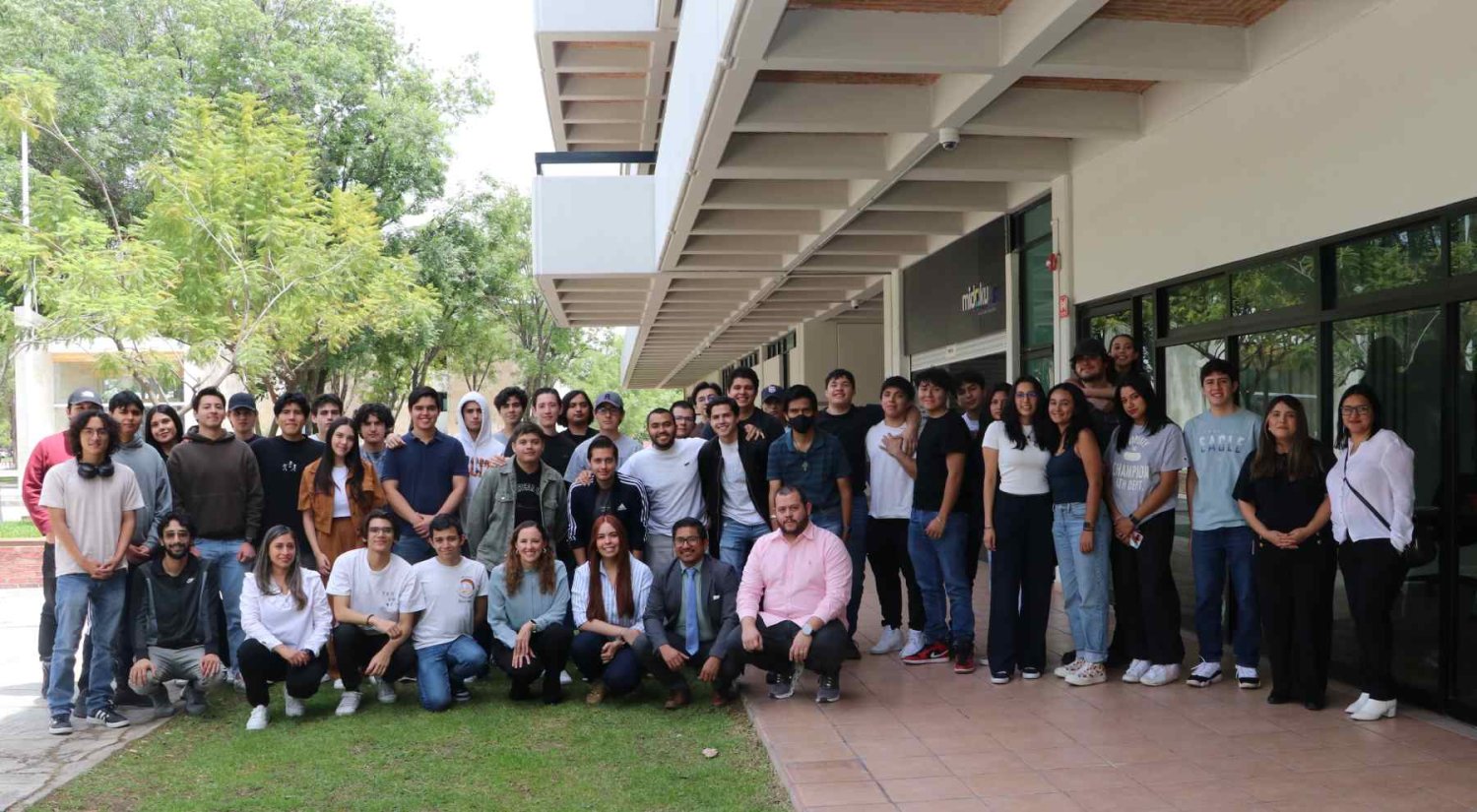 estudiantes ingenieria de software y mineria de datos de la uag