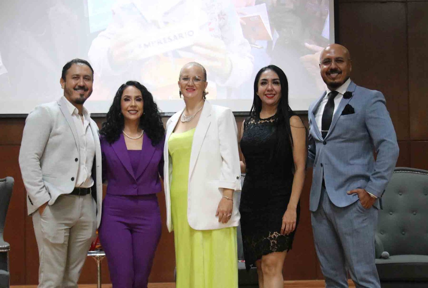 presentan libro sobre emprendimiento en el sector salud