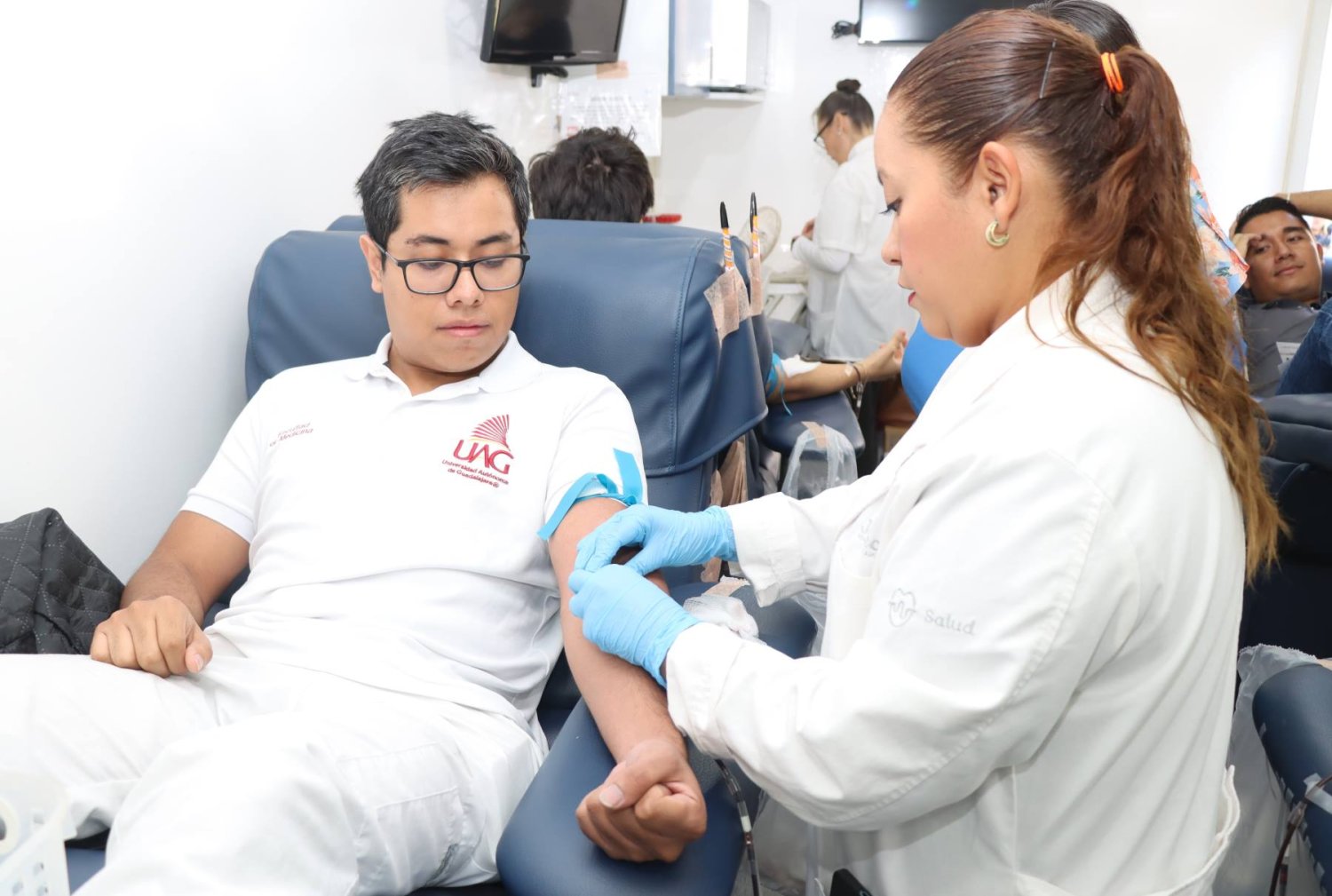 como parte del día del estudiante autónomo, en la uag se realizó una campaña de donación de sangre
