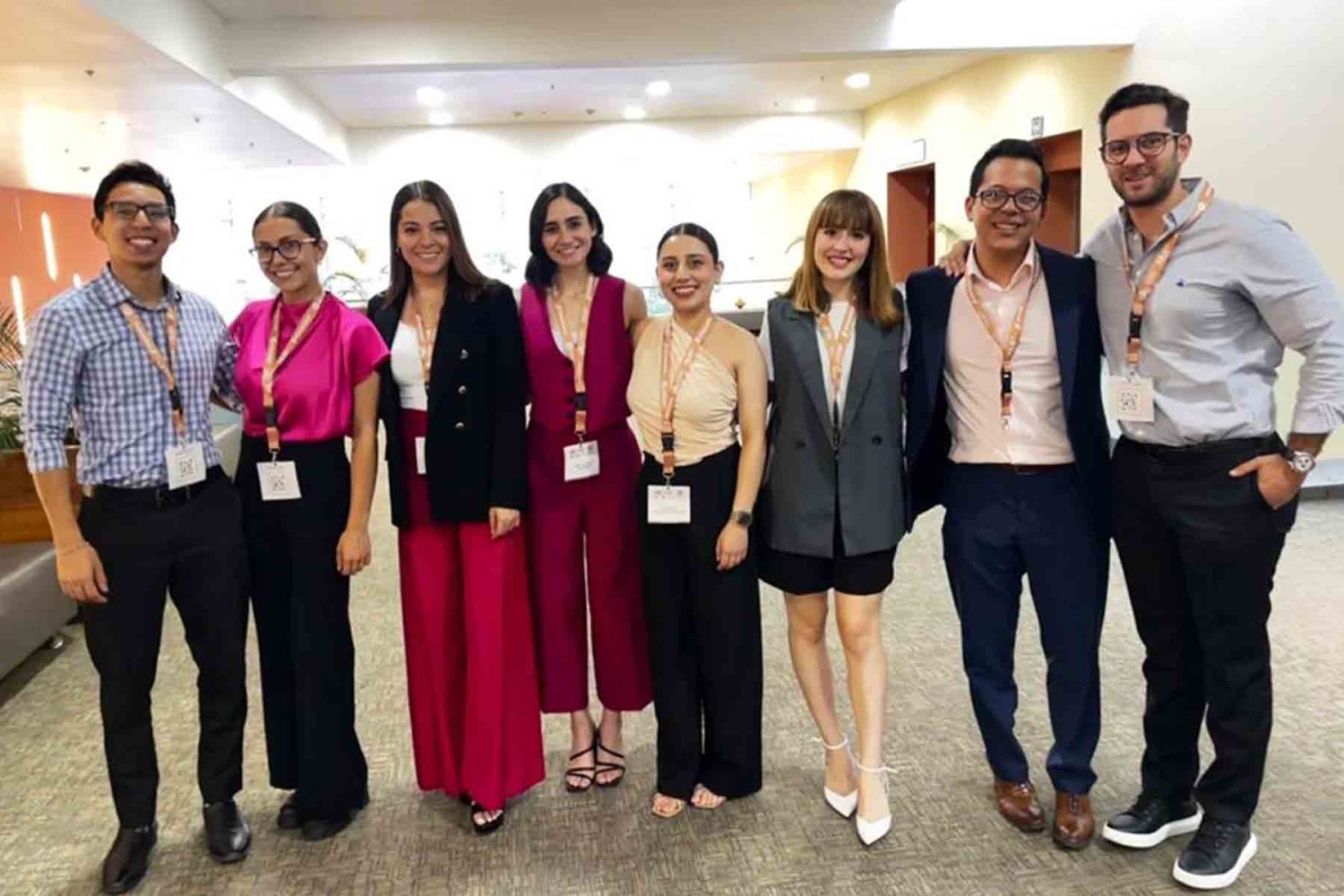 alumnos de especialidad en periodoncia e implantologia de la uag presentan casos clinicos