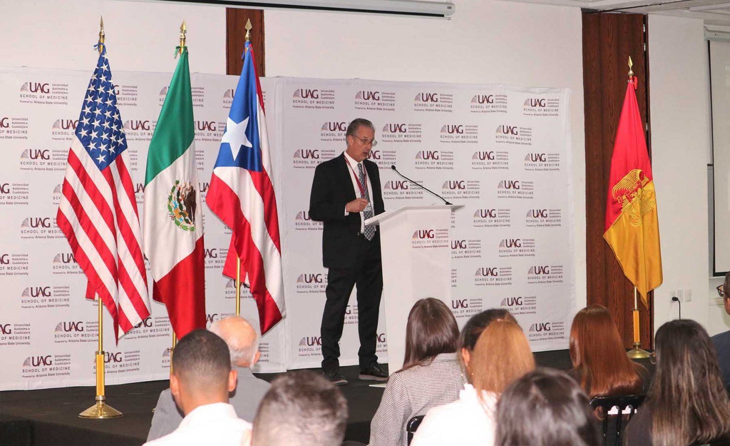 uag da bienvenida a nuevos estudiantes extranjeros de medicina