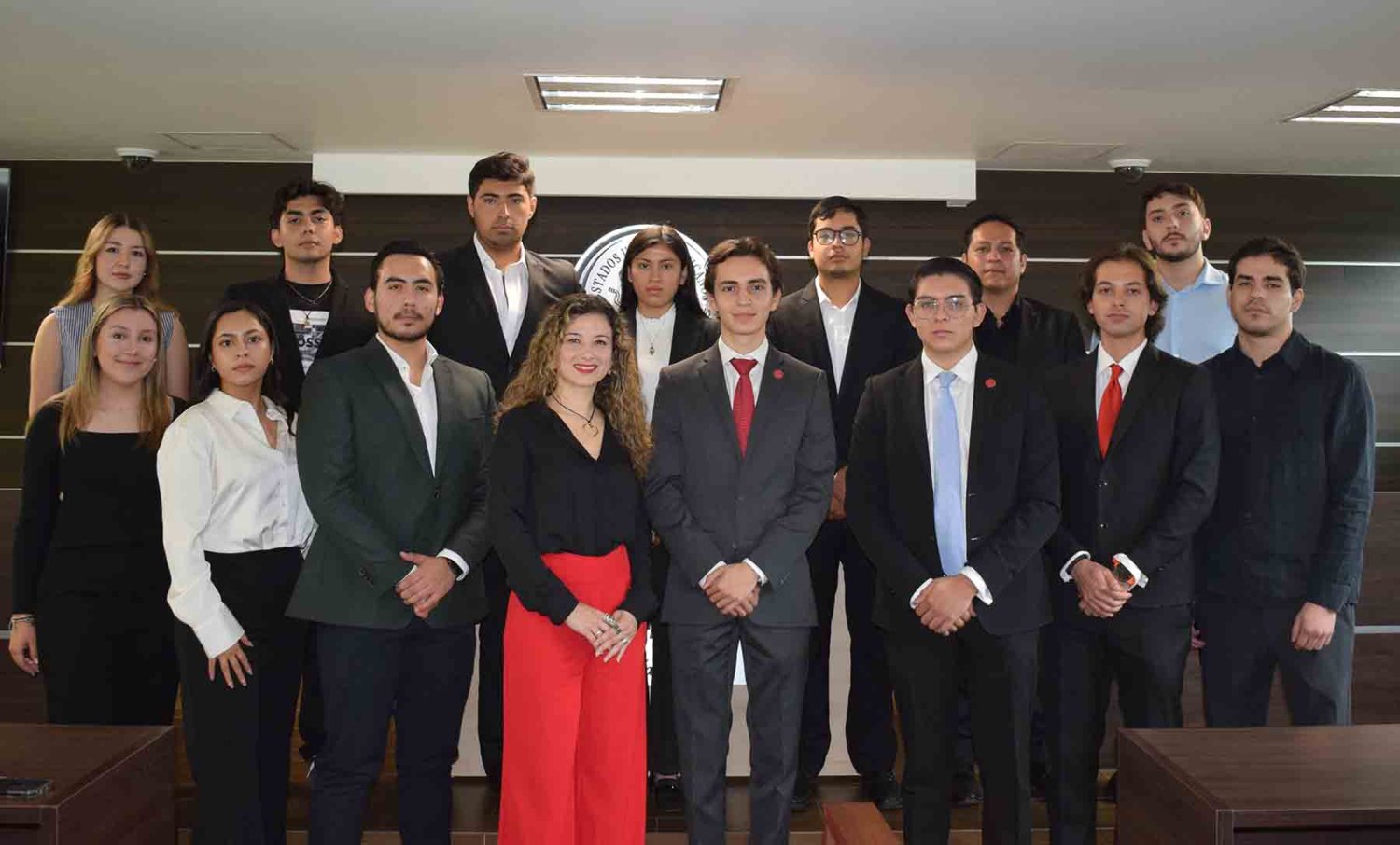alumnos de la lic en economía y gestión de negocios conformaron el club estudiantil de economistas