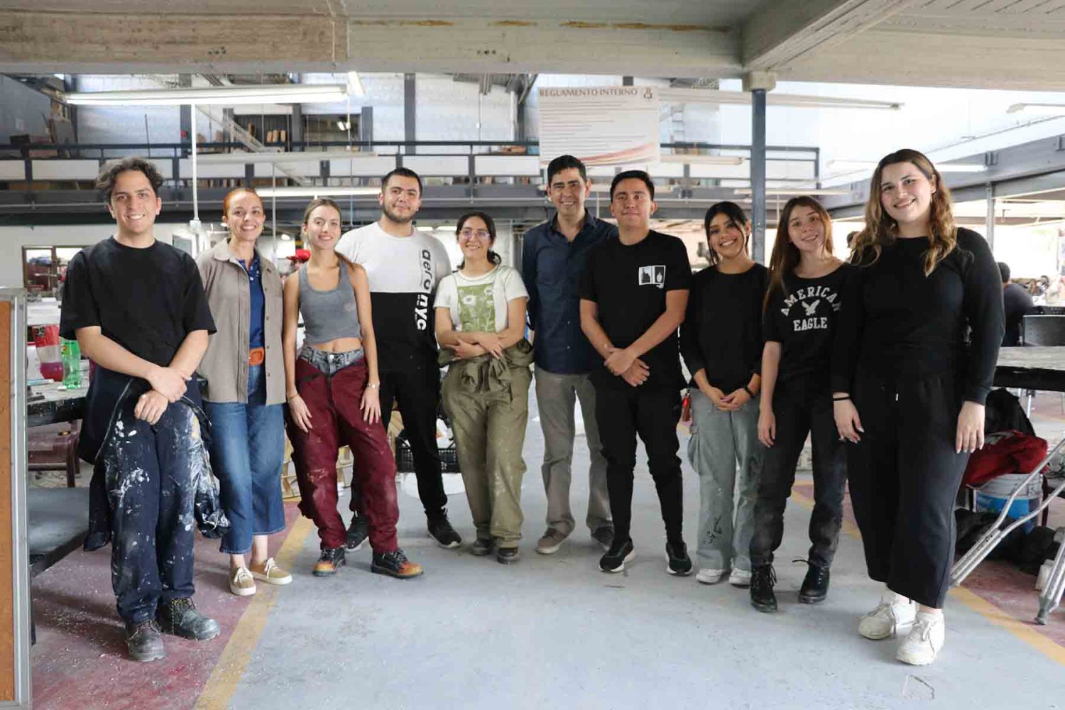 alumnos y profesores de la uag decoran carroza de la virgen de zapopan para la romeria