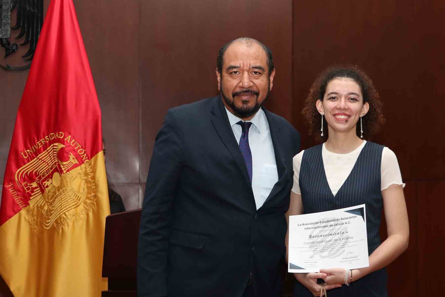 la alumna de relaciones internacionales de la uag camila rodriguez de la feunte participo como ponente