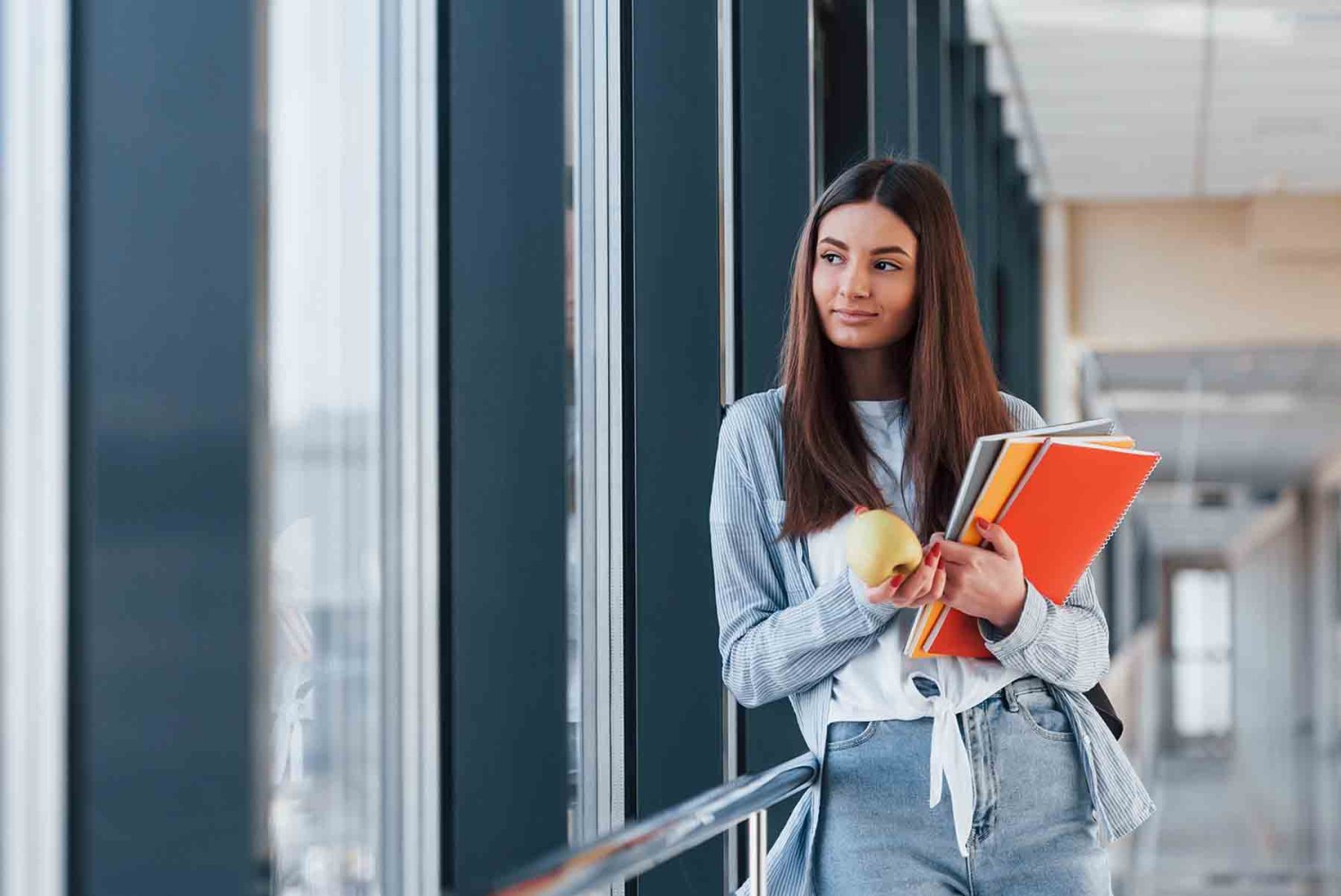 La buena alimentación ayuda a los estudiantes a tener un mejor desempeño académico.