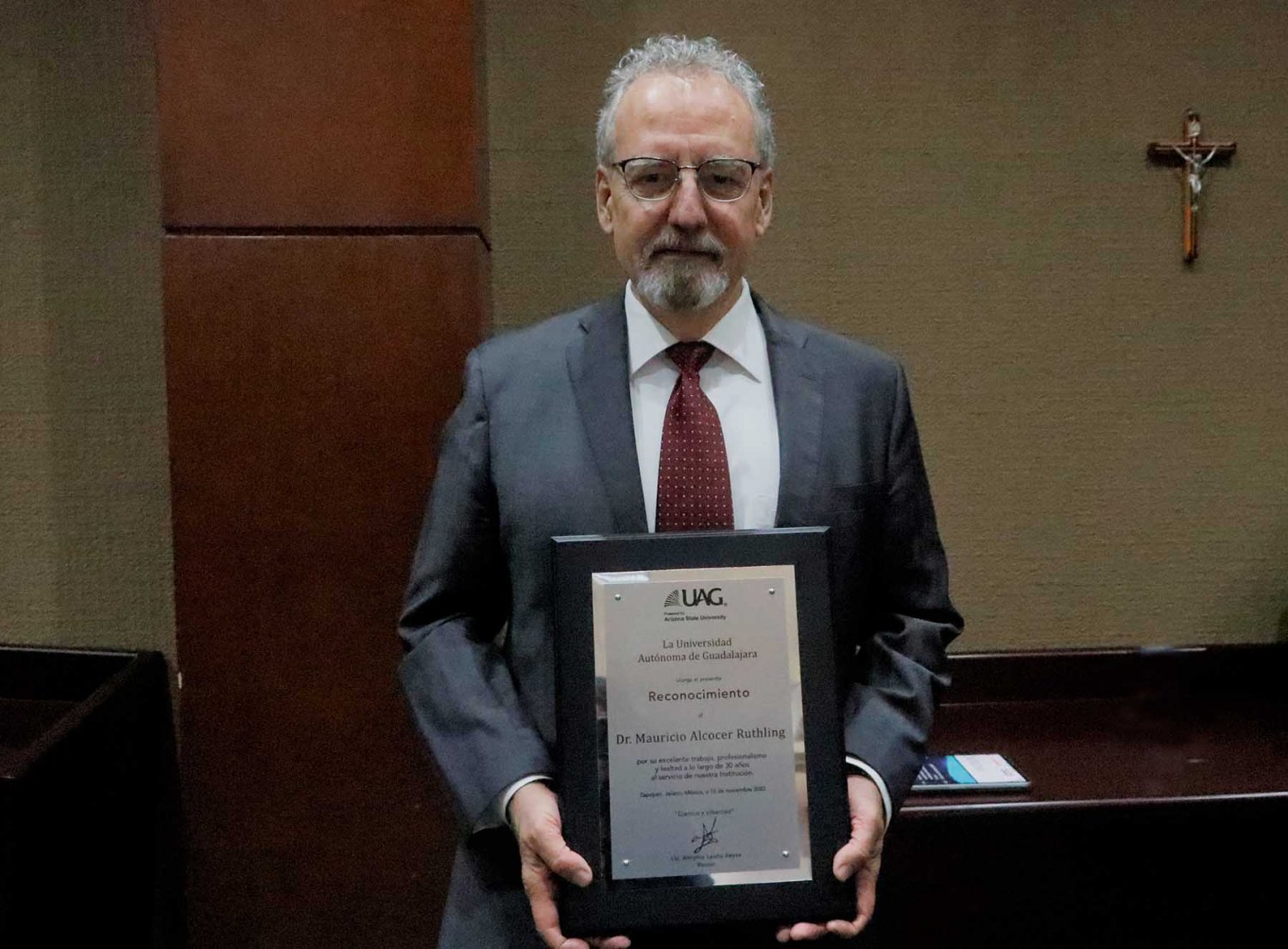 reconocen trayectoria del dr mauricio alcocer ruthling