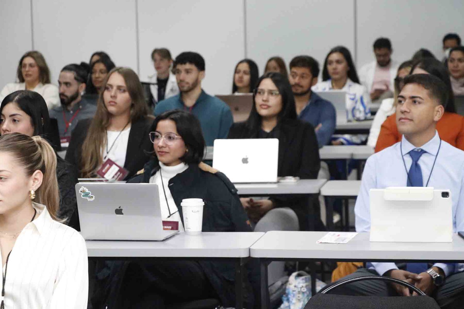 extranjeros comienzan su formacion medica en la uag