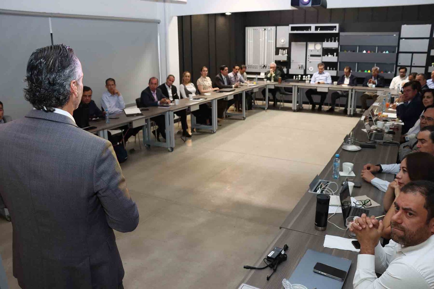 la conferencia se impartio a miembros del programa mindset 40