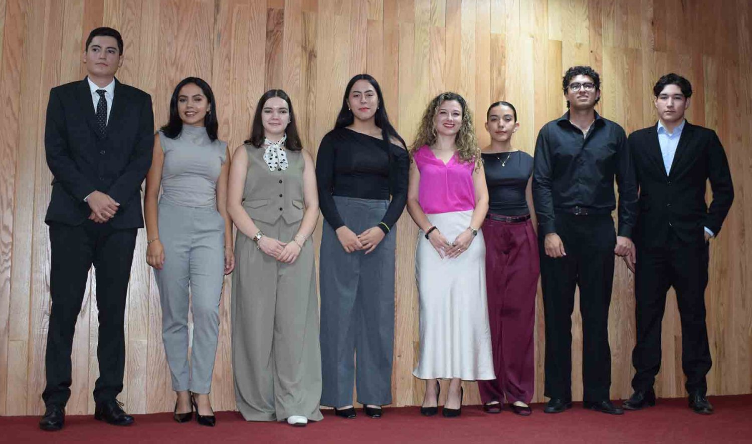 Miembros del Club IMEF UAG con la Directoria de Economía y Finanzas, Mtra. Avibey Covarrubias