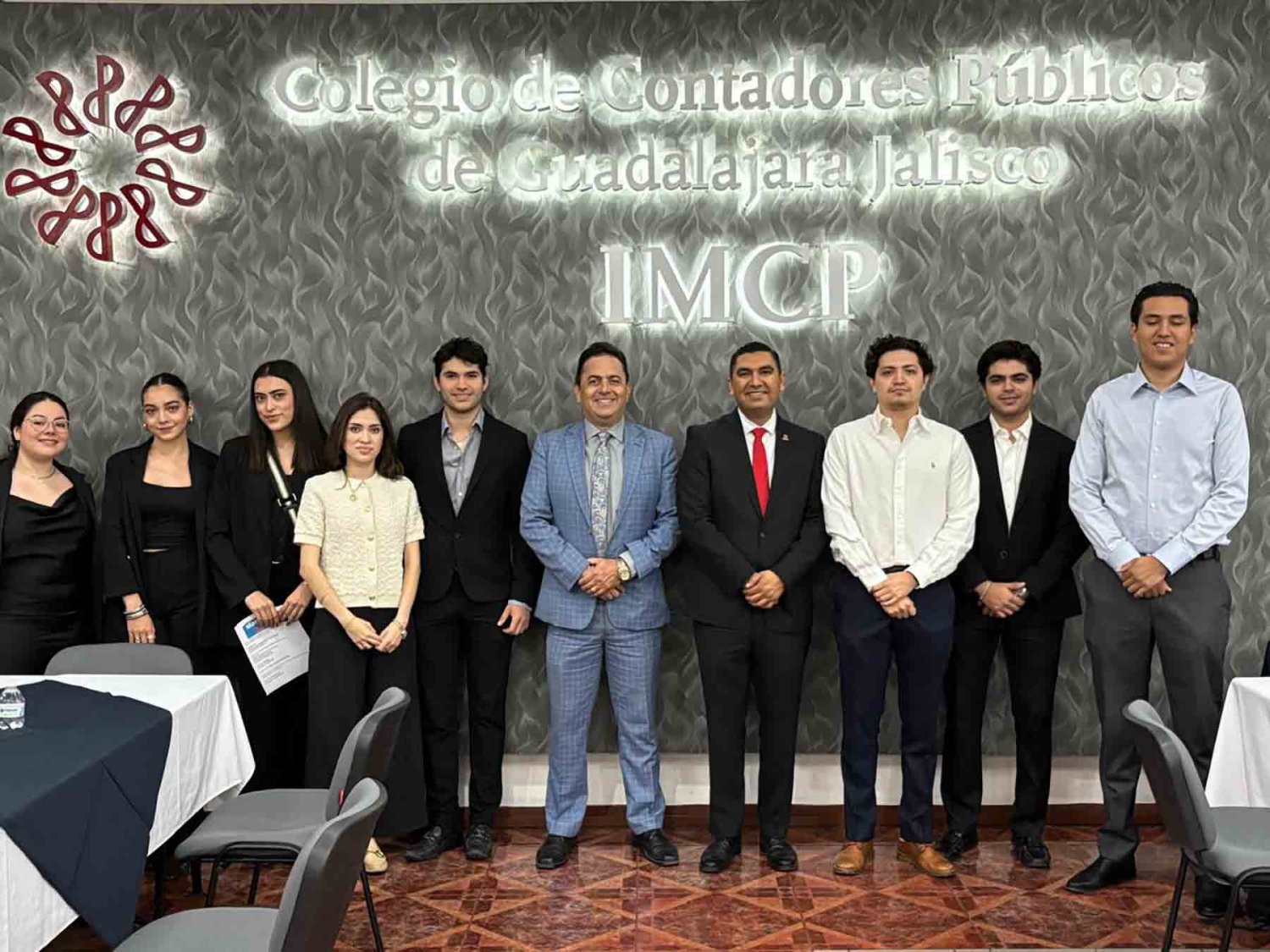 estudiantes en el maraton de etica del colegio de contadores