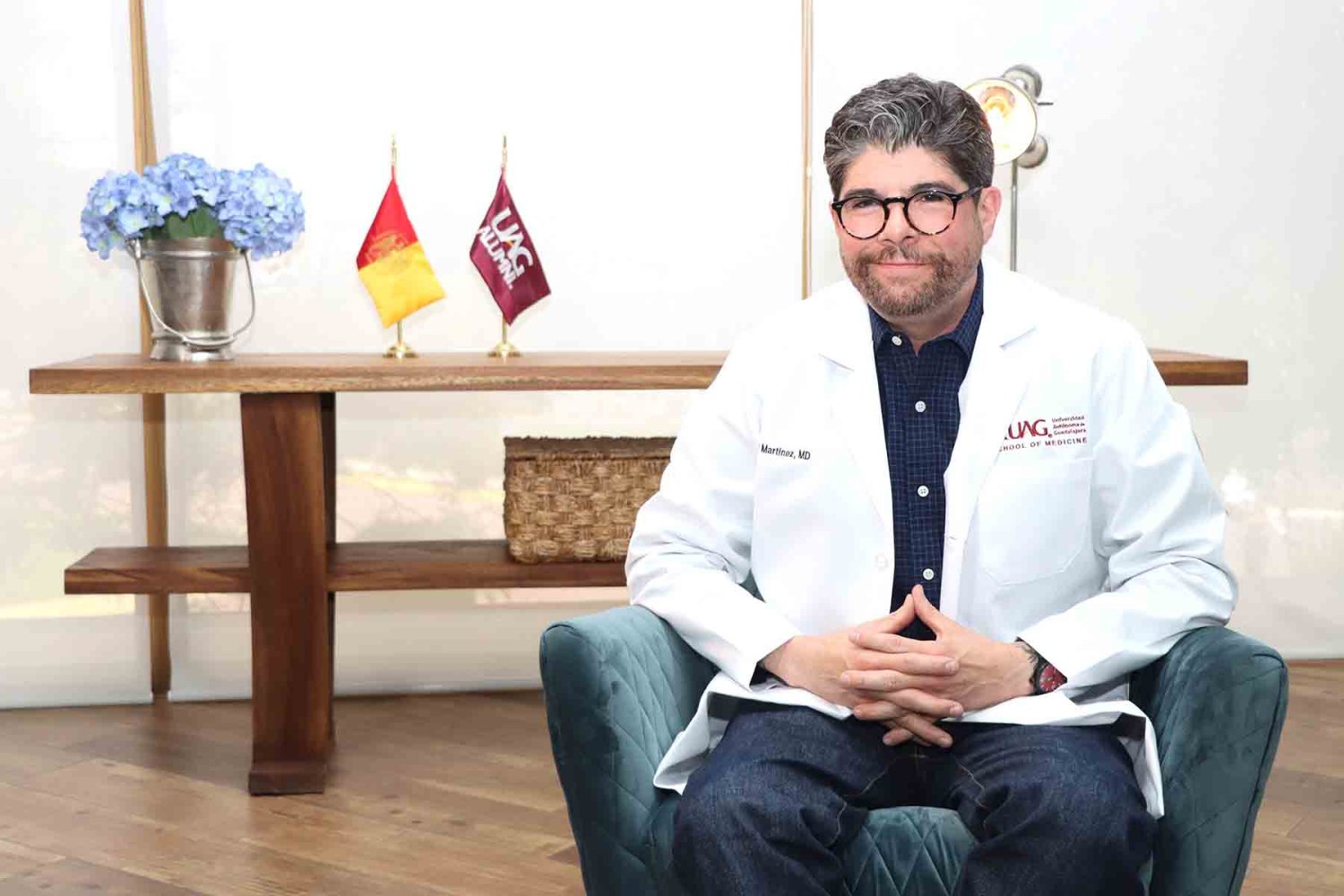 el dr anthony martinez egreso del programa internaciomal de medicina de la uag en 2002