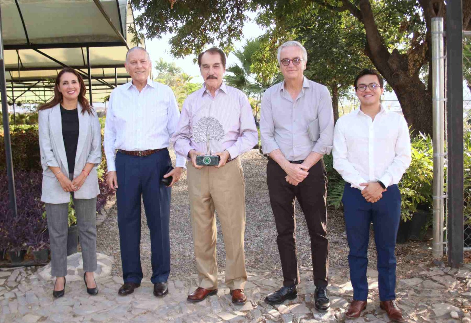 uag recibe distintivo de guardabosque urbano