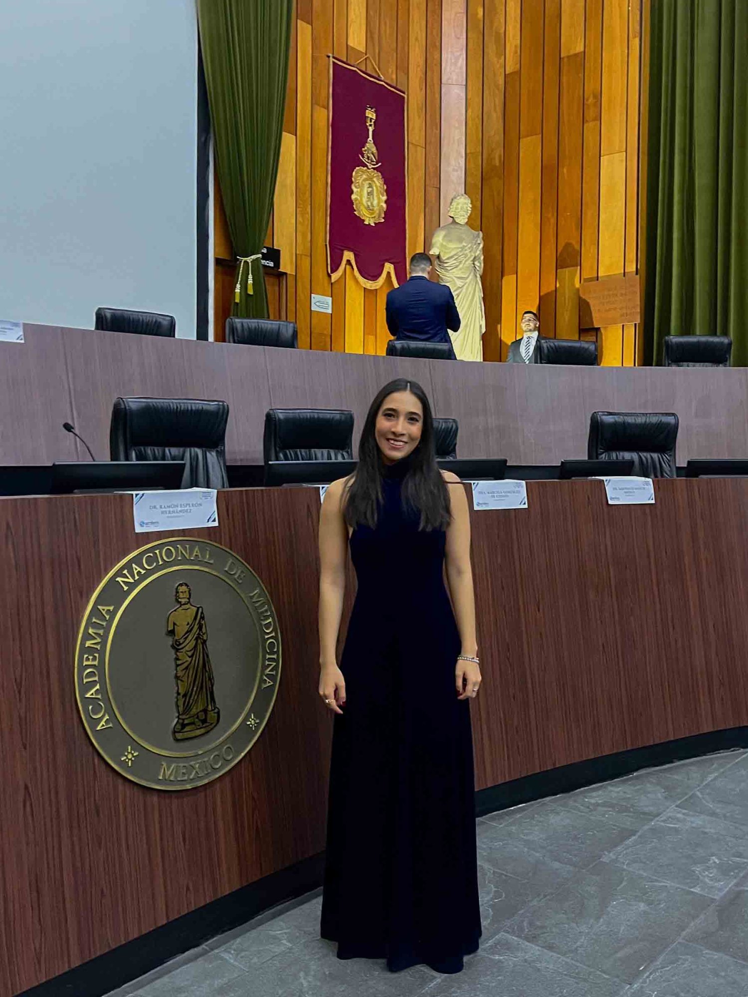 la ceremonia tuvo lugar en la academia nacional de medicina