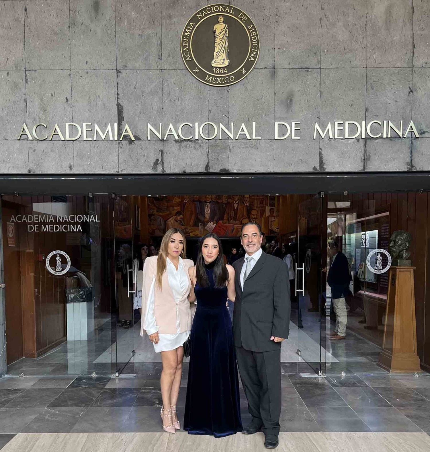 la egresada uag fue reconocida por su disciplina, liderazgo humano y desempeño sobresaliente