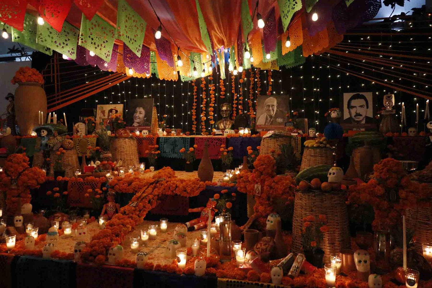 destacados personajes son recordados en el altar institucional