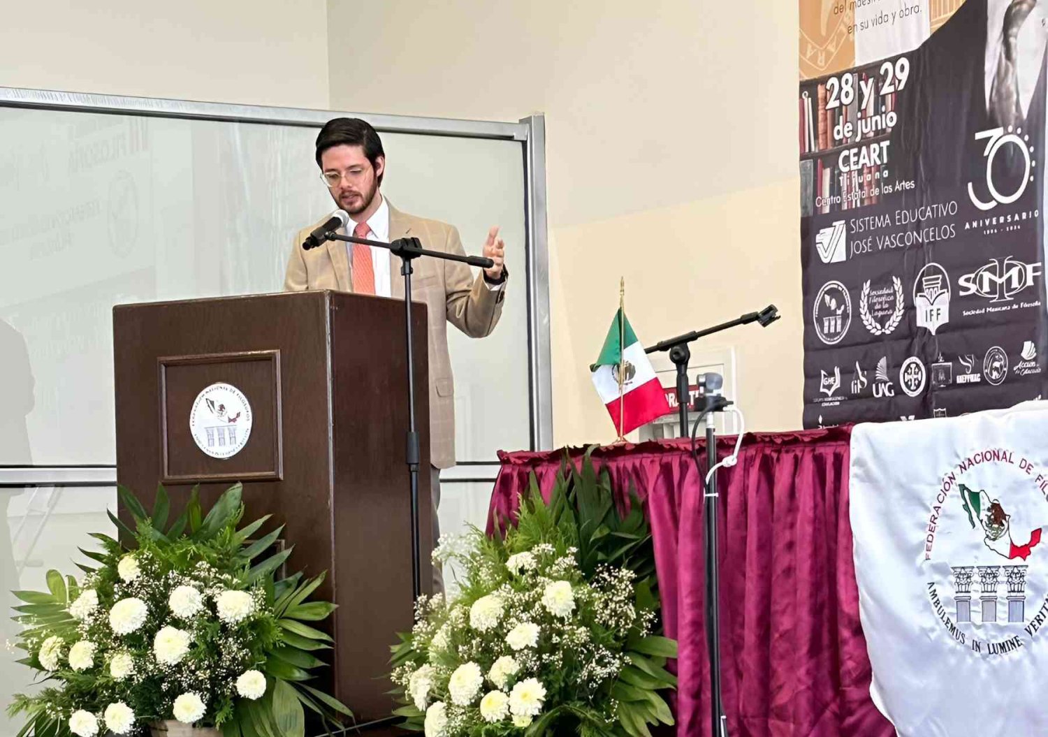 el ser humano creador de instituciones