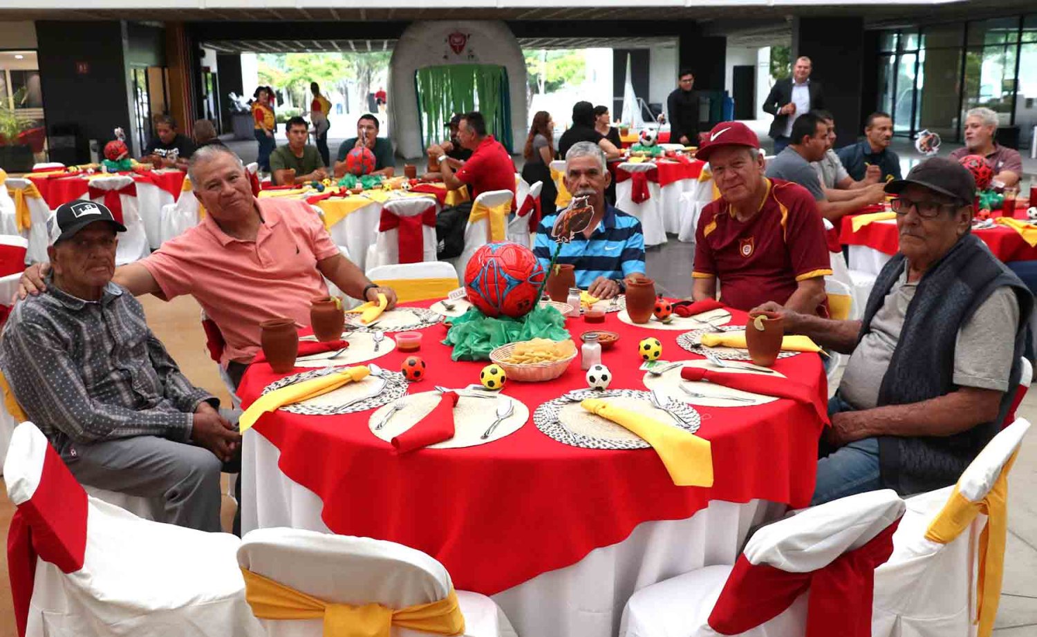 asistencia social celebra a papas en su dia