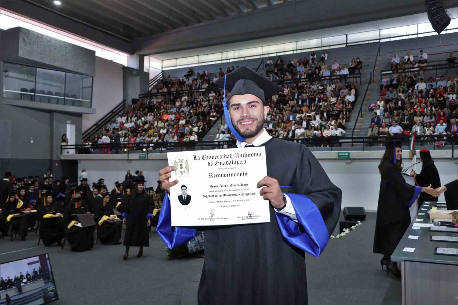 la graduacion se realizo en el gimnasio universitario de la uag