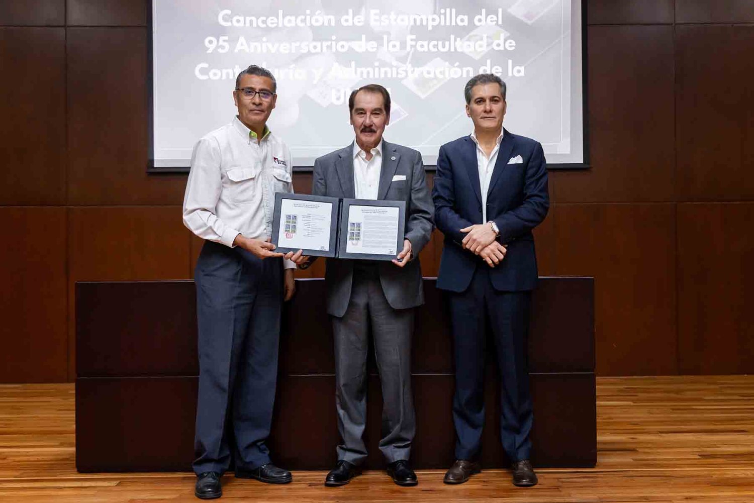 ing victor hugo bajonero lic antonio leano reyes y lic antonio leano del castillo