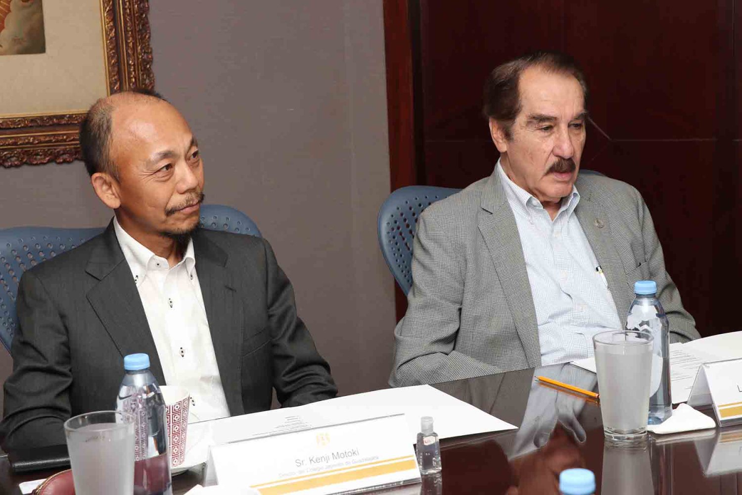 sr kenji motoki director del colegio japones de guadalajara  y lic. antonio leano reyes rector de la uag