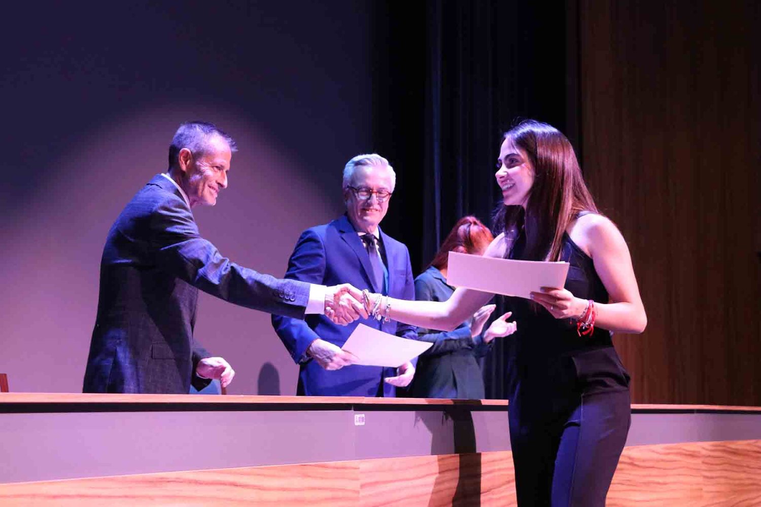 Directivos de la UAG entregaron los reconocimientos.