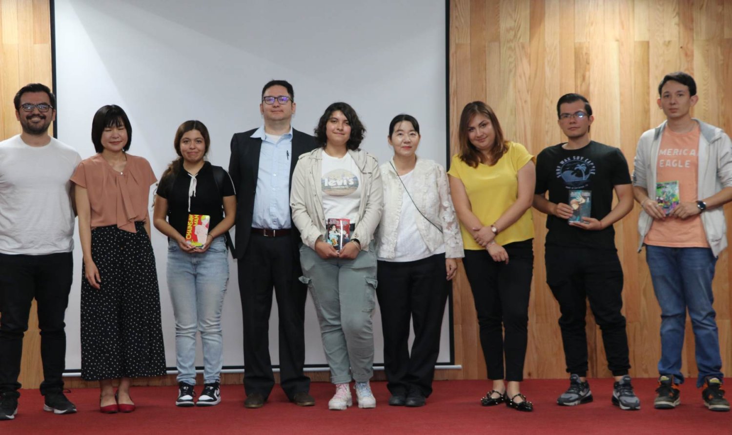 alumnos aprenden más sobre la cultura japonesa