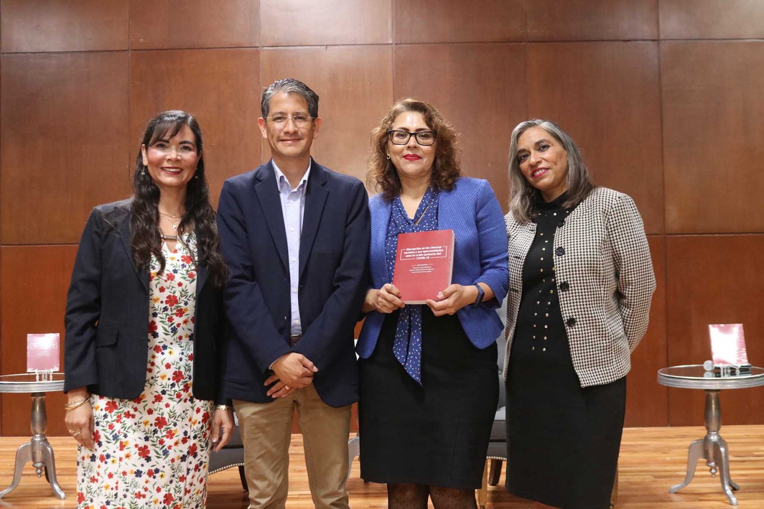 presentan libro sobre breve historia de la pandemia