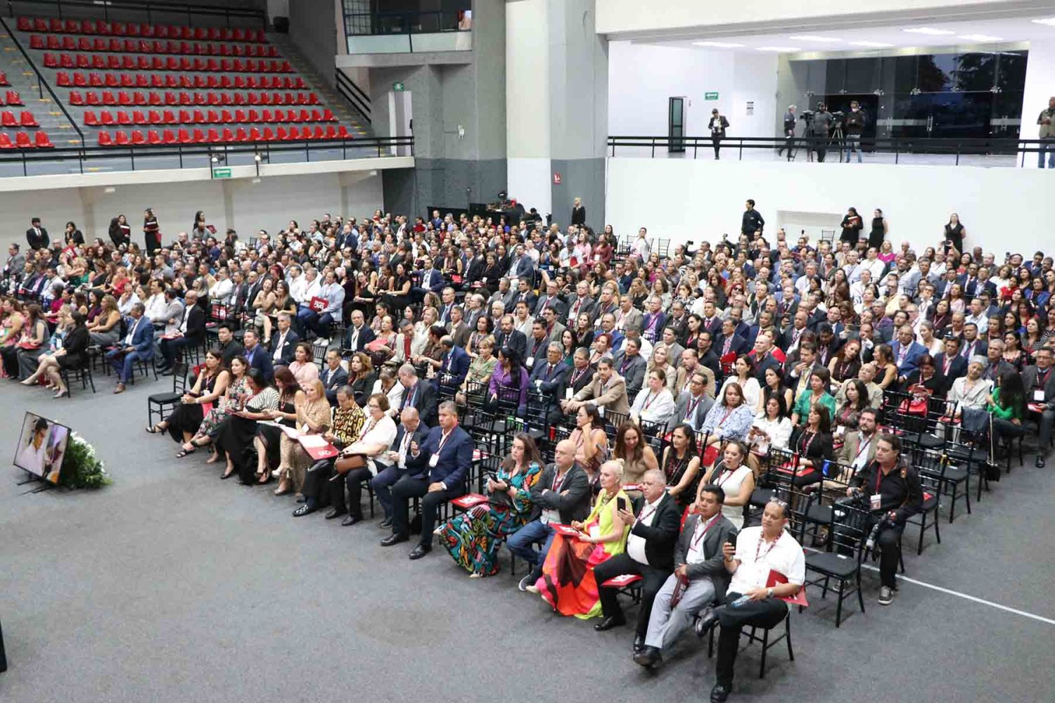 la ceremonia oficial se realizo en el gimnasio universitario